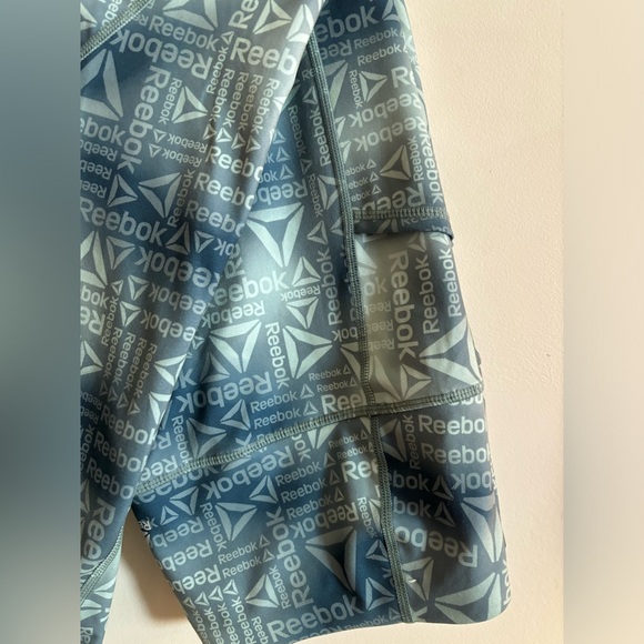 Reebok women’s shades of green work out pants. Size Extra Large - Picture 2 of 5